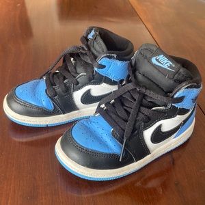 Toddler Nike Air Jordan shoes 🩵🖤🤍